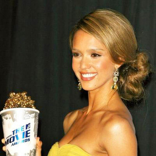 Jessica Alba; in 2006 MTV Movie Awards - Press Room