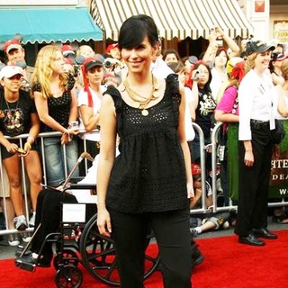 Jennifer Love Hewitt; in Pirates Of The Caribbean: Dead Man's Chest World Premiere - Arrivals