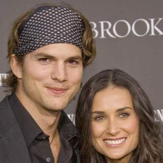 Demi Moore;Ashton Kutcher; in Mr. Brooks Los Angeles Premiere