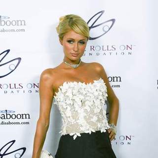 Paris Hilton in 4th Annual Night By the Ocean, tp Celebrate Spinal Cord Injury Awareness