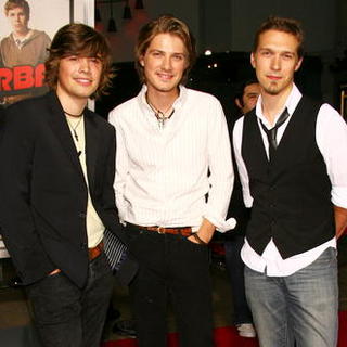 Hanson; in Superbad Movie Premiere - Arrivals