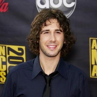 Josh Groban; in 2007 American Music Awards - Red Carpet