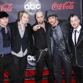 DAUGHTRY; in 2007 American Music Awards - Red Carpet