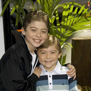 Raymond Ochoa;Ryan Ochoa; in "Nim's Island" World Premiere - Arrivals
