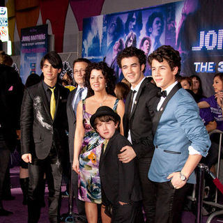 Jonas Brothers;Denise Jonas;Paul Jonas;Frankie Jonas; in "Jonas Brothers: The 3D Concert Experience" World Premiere - Arrivals