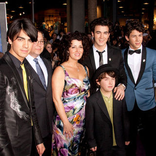 Jonas Brothers;Denise Jonas;Paul Jonas;Frankie Jonas; in "Jonas Brothers: The 3D Concert Experience" World Premiere - Arrivals