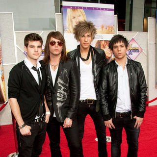 Push Play; in "Hanna Montana: The Movie" World Premiere - Arrivals
