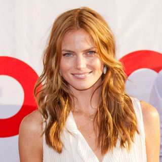 Mini Anden; in "The Proposal" Los Angeles Premiere - Arrivals