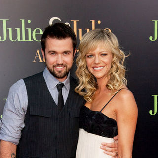 Rob McElhenney, Kaitlin Olson in "Julie & Julia" - Los Angeles Premiere - Arrivals