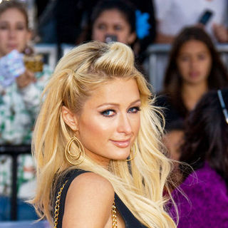 Paris Hilton in "This Is It" Los Angeles Premiere - Arrivals