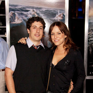 Jason Biggs, Jenny Mollen in "2012" Los Angeles Premiere - Arrivals