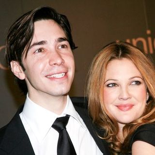 Drew Barrymore;Justin Long; in Madonna and Gucci Host "A Night to Benefit Raising Malawi and UNICEF" - Arrivals