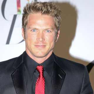 Jason Lewis; in 2008 CFDA Fashion Awards - Arrivals