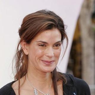 Teri Hatcher; in Chicken Little World Premiere - Arrivals