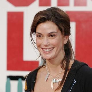 Teri Hatcher; in Chicken Little World Premiere - Arrivals