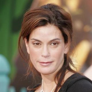 Teri Hatcher; in Chicken Little World Premiere - Arrivals