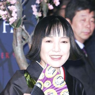 Kaori Momoi; in Premiere of Memoirs of a Geisha