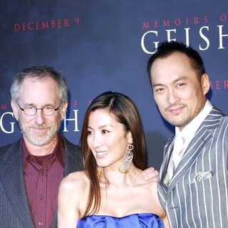 Steven Spielberg;Ken Watanabe;Michelle Yeoh; in Premiere of Memoirs of a Geisha