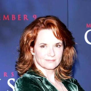Lea Thompson; in Premiere of Memoirs of a Geisha