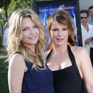 Michelle Pfeiffer, Dedee Pfeiffer in Stardust Los Angeles Movie Premiere - Red Carpet