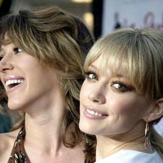 Hilary Duff;Haylie Duff; in The Perfect Man Premiere - Arrivals