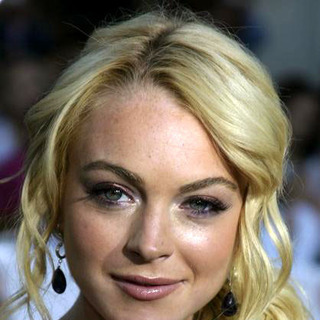 Lindsay Lohan in Mr and Mrs Smith Los Angeles Premiere - Arrivals