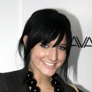 Ashlee Simpson; in Tsunami Benefit Concert - Red Carpet
