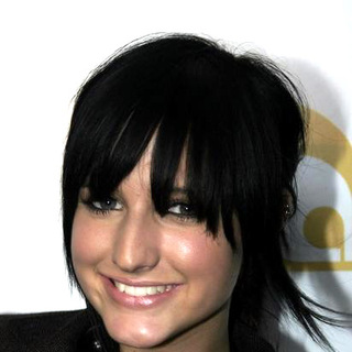 Ashlee Simpson; in Tsunami Benefit Concert - Red Carpet