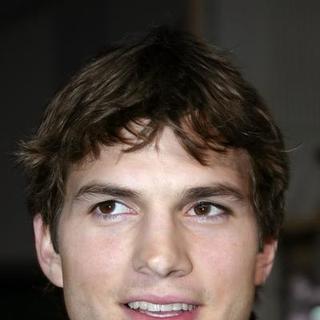 Ashton Kutcher in Guess Who Los Angeles Premiere - Arrivals