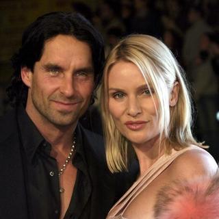 Nicollette Sheridan;Niklas Soderblom; in Ocean's Twelve Los Angeles Premiere - Arrivals