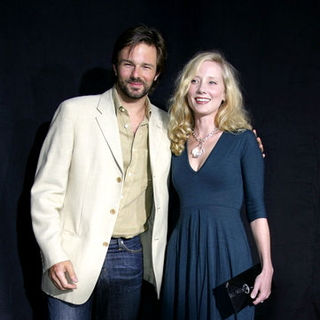 Anne Heche;Coley Laffoon; in FX Networks NIP/TUCK 3rd Season Premiere Screening - Arrivals