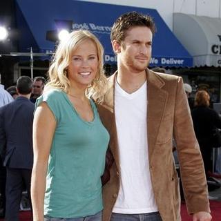 Oliver Hudson;Erinn Bartlett; in Dreamer Los Angeles Premiere - Arrivals