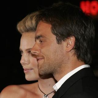 Charlize Theron;Seann William Scott; in North Country Los Angeles Premiere - Arrivals