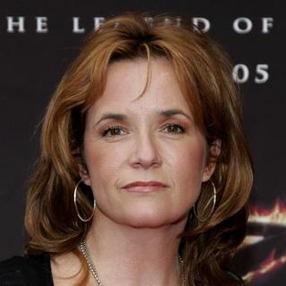 Lea Thompson; in The Legend of Zorro Los Angeles Premiere - Red Carpet