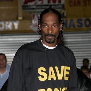 Snoop Dogg; in Get Rich or Die Tryin' Los Angeles Premiere - Red Carpet