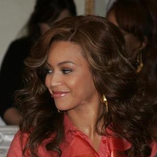 Beyonce Knowles in 2005 World Children's Day at The Los Angeles Ronald McDonald House