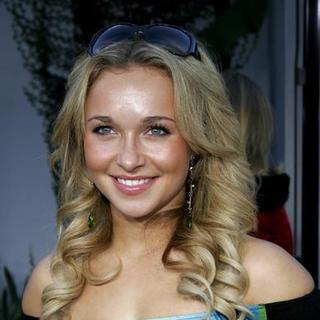 Hayden Panettiere; in Yours, Mine and Ours World Premiere - Arrivals