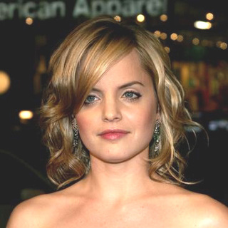 Mena Suvari in World Premiere of Rumor Has It