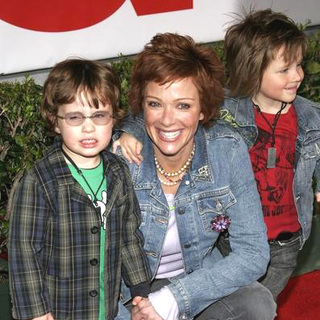 Lauren Holly; in The Shaggy Dog World Premiere