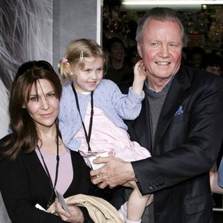 Jon Voight; in The Shaggy Dog World Premiere