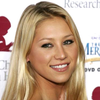 Anna Kournikova in Runway For Life Benefiting St. Jude Children's Research Hospital