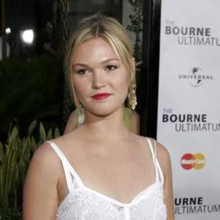Julia Stiles; in The Bourne Ultimatum Los Angeles Premiere