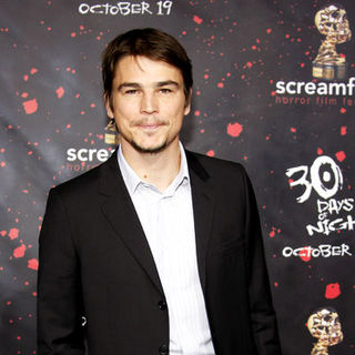 Josh Hartnett; in 30 Days of Night Los Angeles Premiere