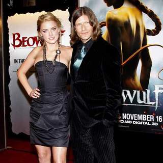 Crispin Glover Latest News, Bio, Profile, Album, Movie and Photo.