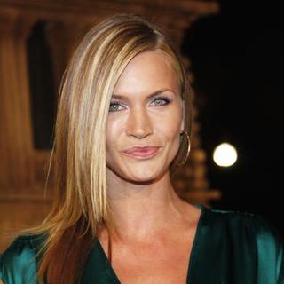 Natasha Henstridge; in "Cloverfield" Los Angeles Premiere - Arrivals