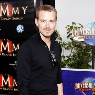 Gunner Wright; in "The Mummy: Tomb of the Dragon Emperor" American Premiere - Arrivals