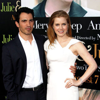 Amy Adams;Chris Messina; in "Julie & Julia" - Los Angeles Premiere - Arrivals