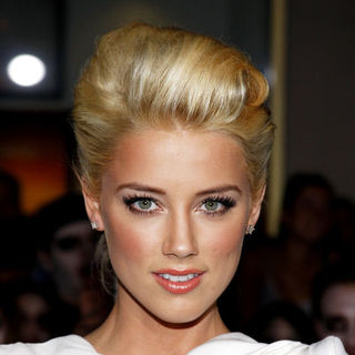 Amber Heard in "Zombieland" Los Angeles Premiere - Arrivals