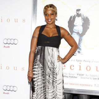 Mary J. Blige; in "Precious" Los Angeles Premiere - Arrivals