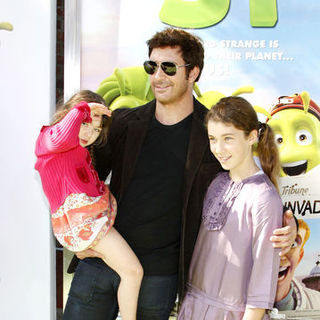 Dylan McDermott, Colette McDermott, Charlotte Rose McDermott in "Planet 51" Los Angeles Premiere - Arrivals